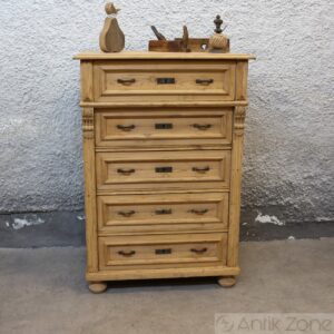 Kleine Kommode für Manschetten