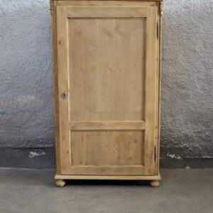 Eintüriger Schrank
