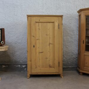 Eintüriger Schrank