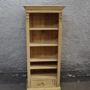 Kleines Bücherregal