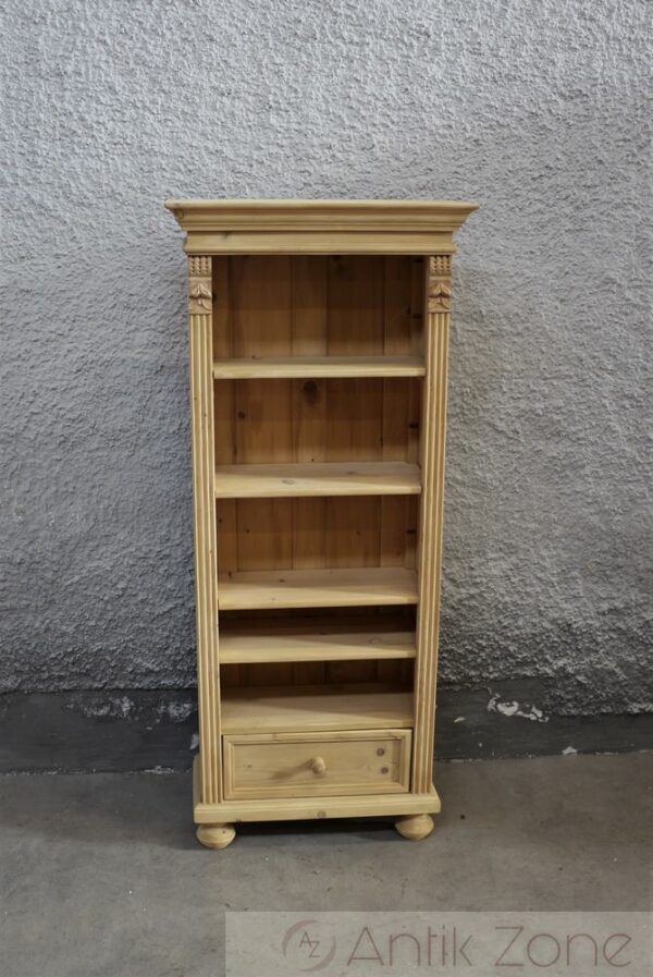Kleines Bücherregal