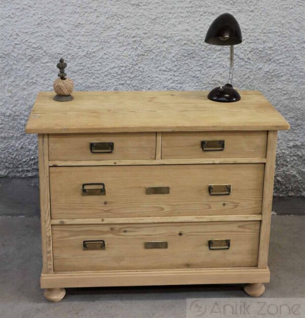 Kommode aus altem Holz – Bild 2