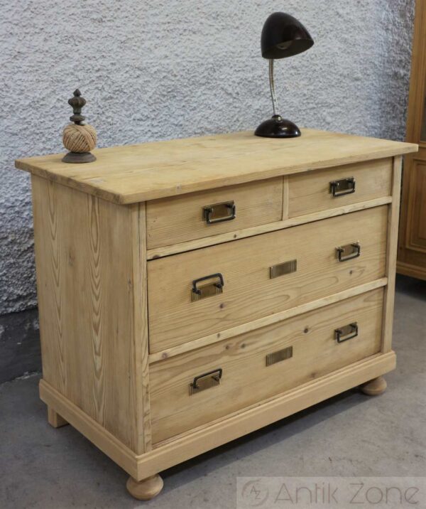 Kommode aus altem Holz – Bild 3