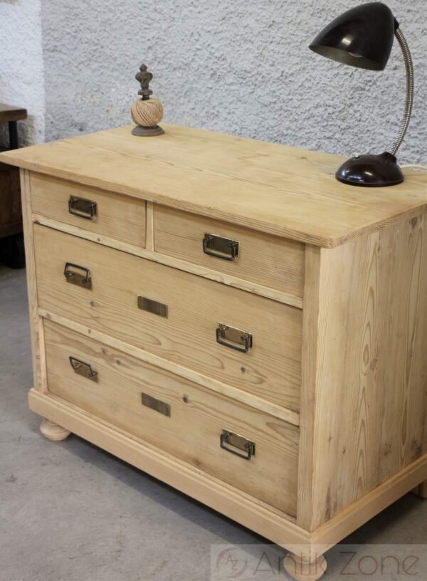 Kommode aus altem Holz – Bild 4