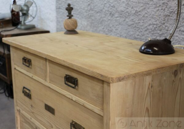 Kommode aus altem Holz – Bild 5