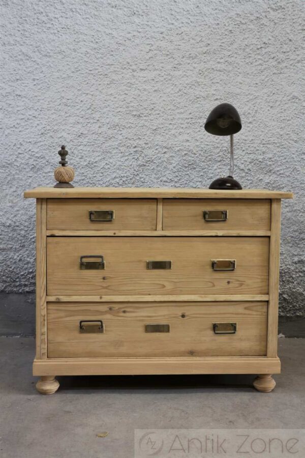 Kommode aus altem Holz – Bild 7