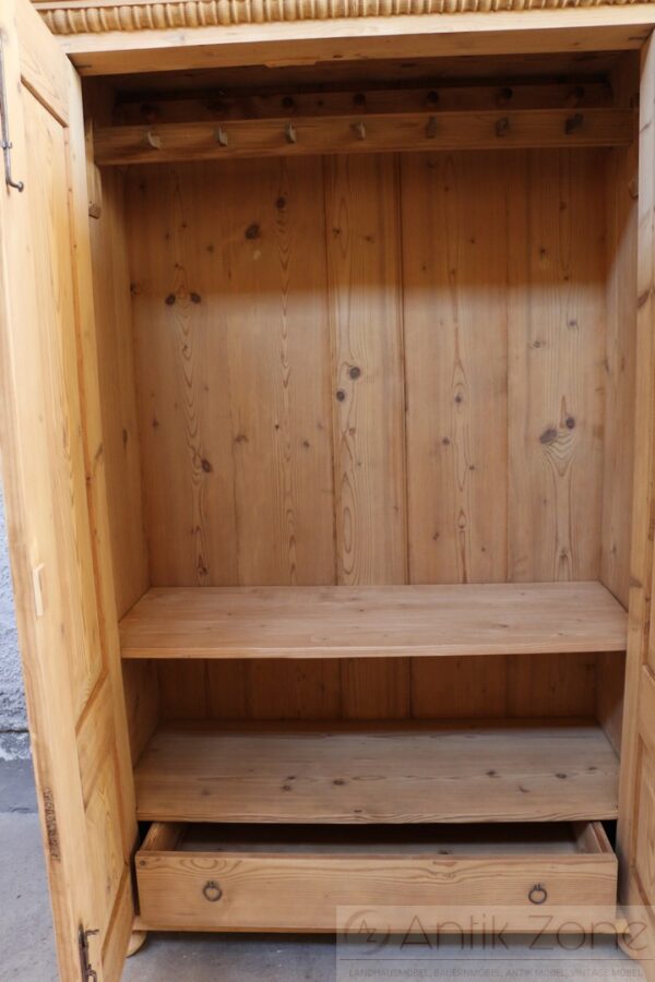 Kleiderschränk aus Fichtenholz ANTIK – Bild 3