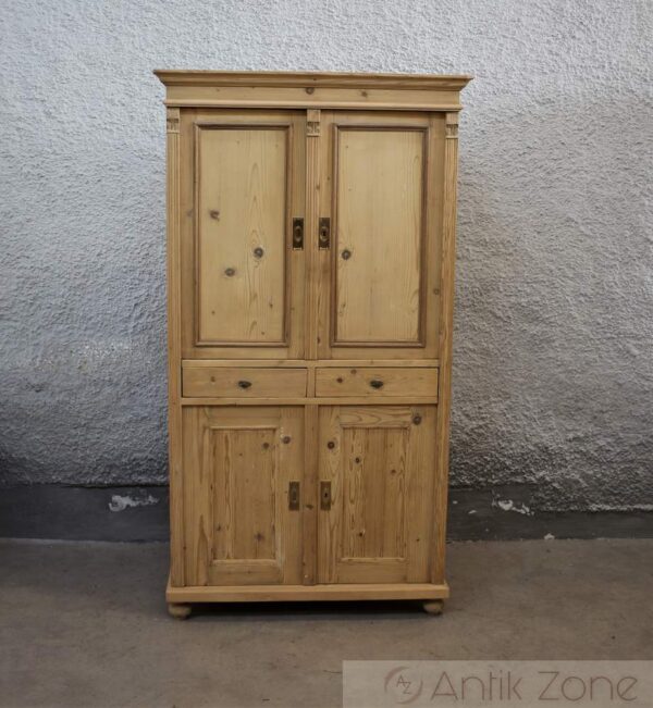 Bauernschrank mit Schubladen