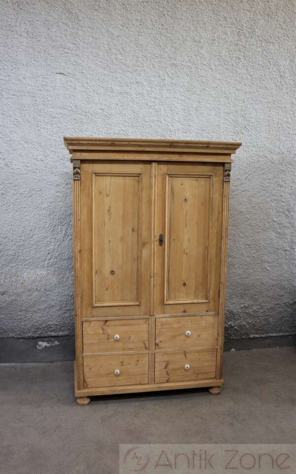 Bauernschrank mit 4 Schubladen