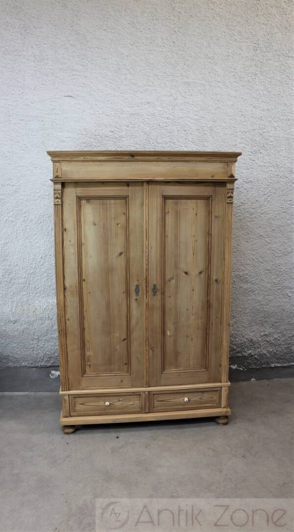 Schrank mit Schubladen