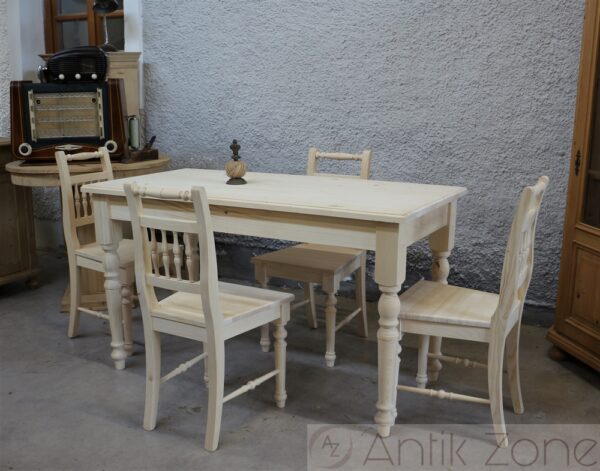 Tisch mit 4 Stühle