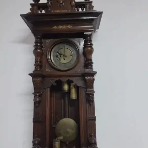 Standuhr mit Pendel von Epoche des Historismus