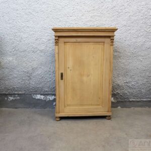 Kleiner Brotschrank