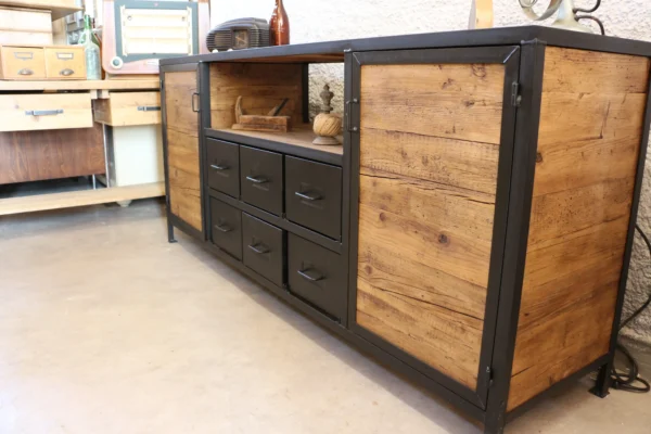 Industrial TV-Schrank – Massivholz und Metall im authentischen Fabrikstil
