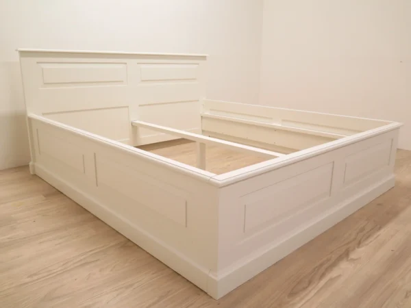 Massivholz Bett im Landhausstil – 180x200 cm