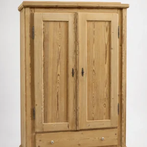 Bauernschrank aus Massivholz – restauriertes Original mit Charakter